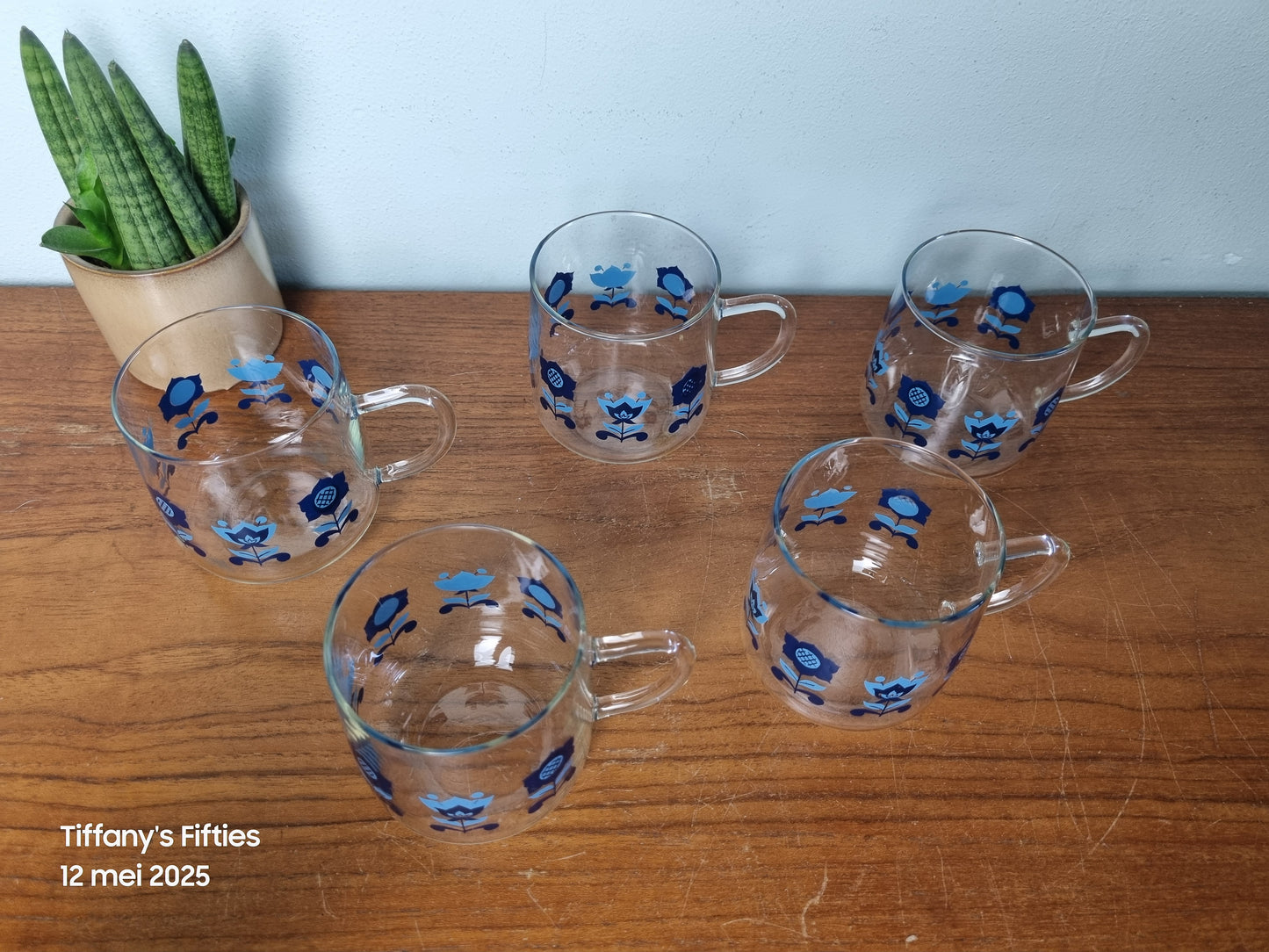 Retro theekopje blauwe bloemen