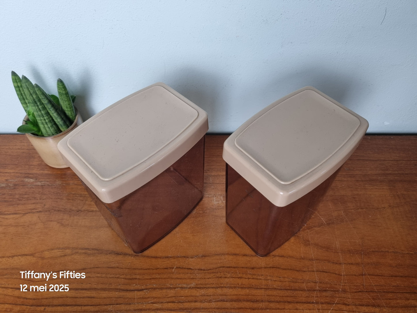 Set 2 vintage voorraadbussen – bruin met beige