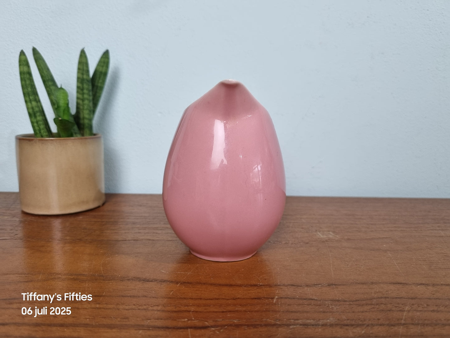 Snavelkannetje P. Regout Maastricht - roze