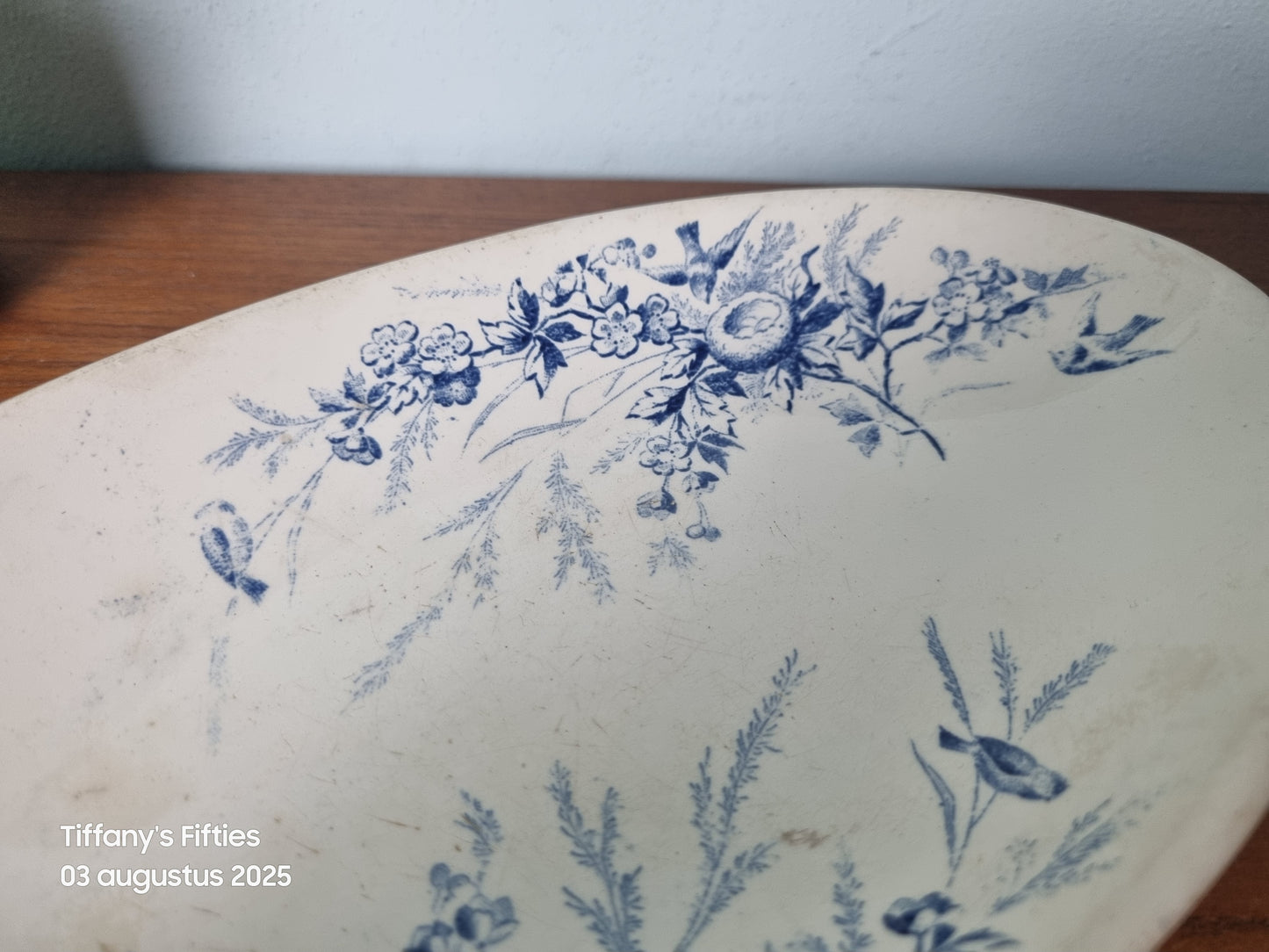 Ovaal schaaltje blauwe bloemen en vogel