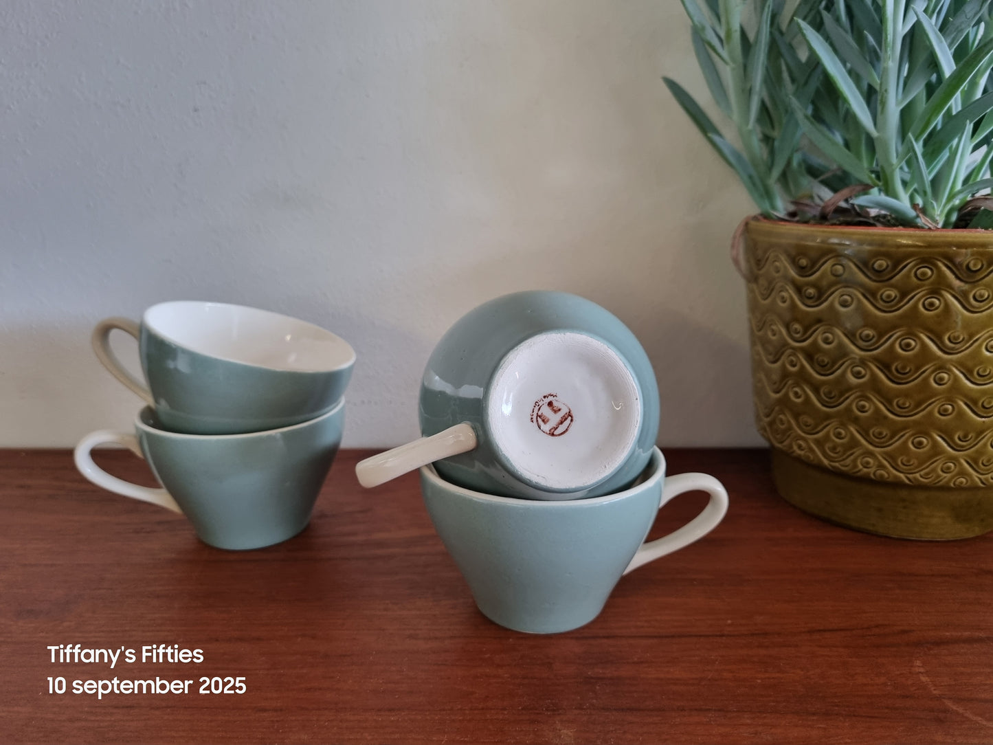 Set 4 kopjes DDR grijsgroen