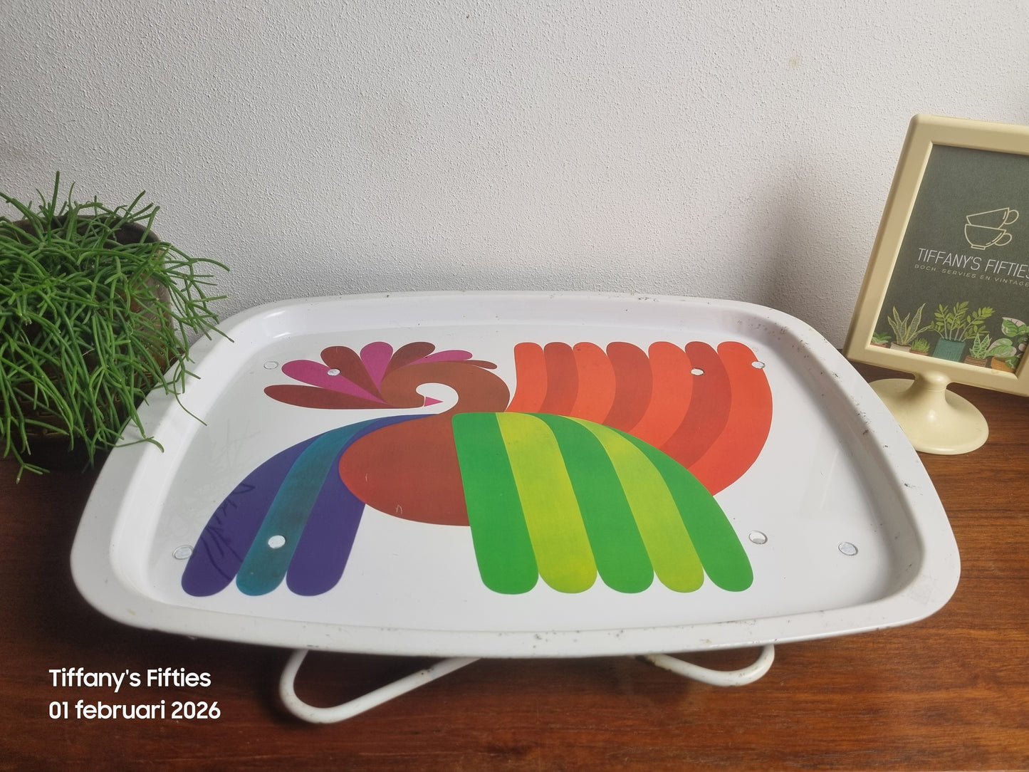 Metalen vintage dienblad op pootjes