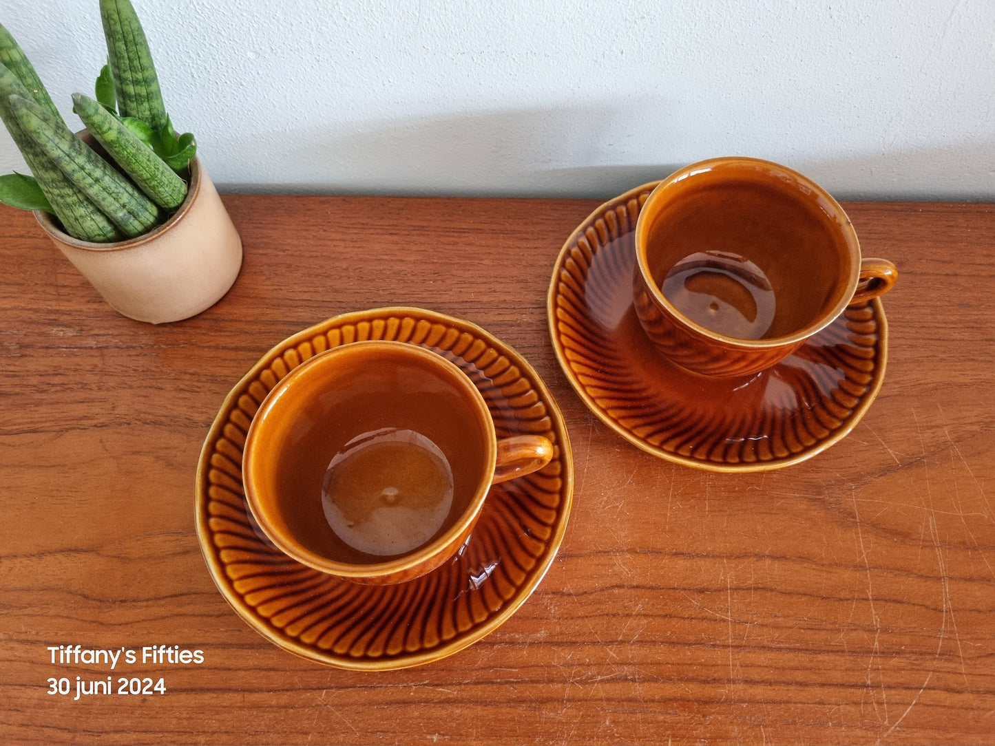 Kop en schotel Boch "Trianon" bruin