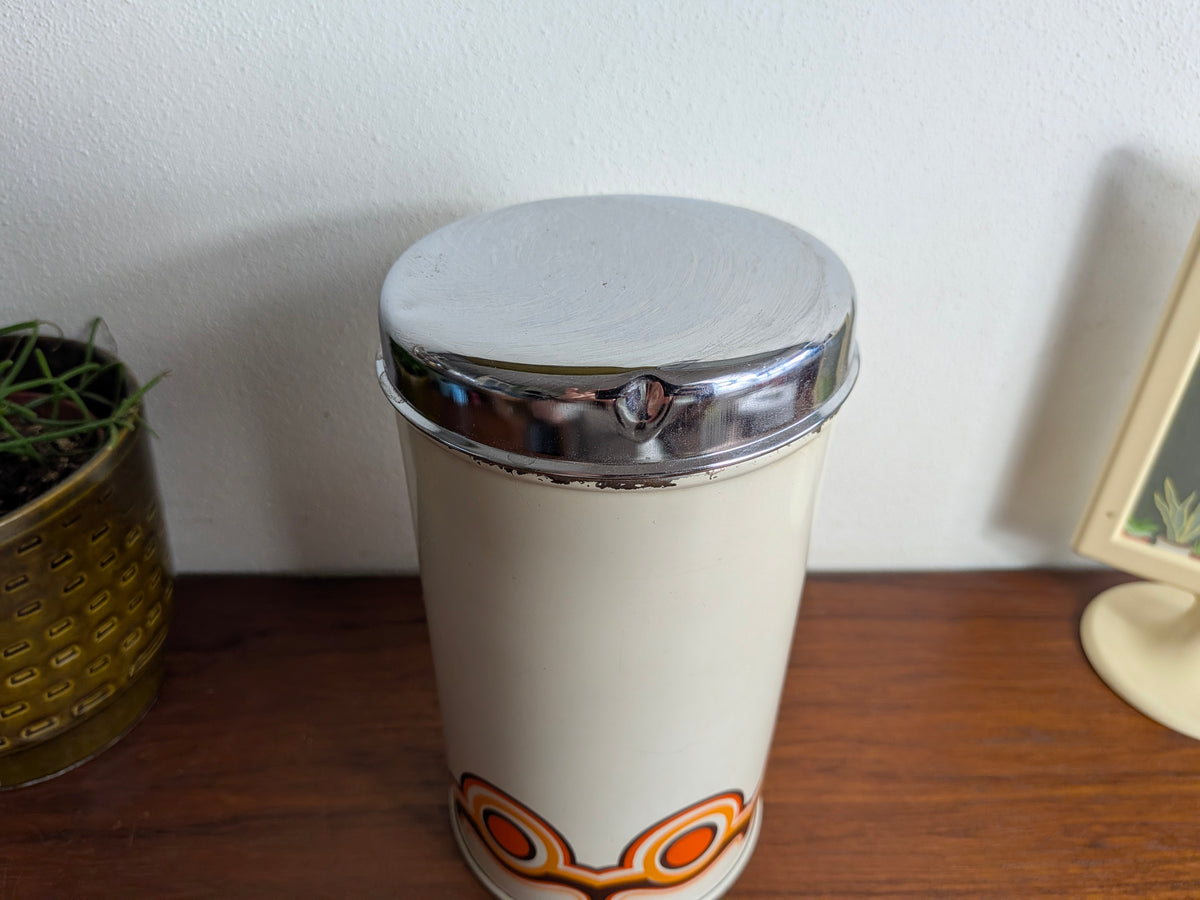Voorraadblik Brabantia met oranje retro decor