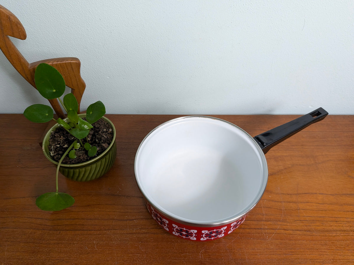 Rode steelpan met retro bloemendecor