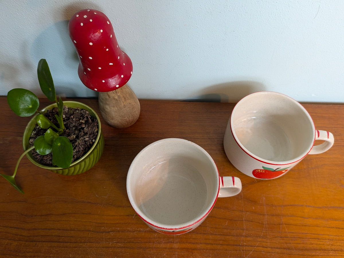 Set 2 retro mokken met appelmotief