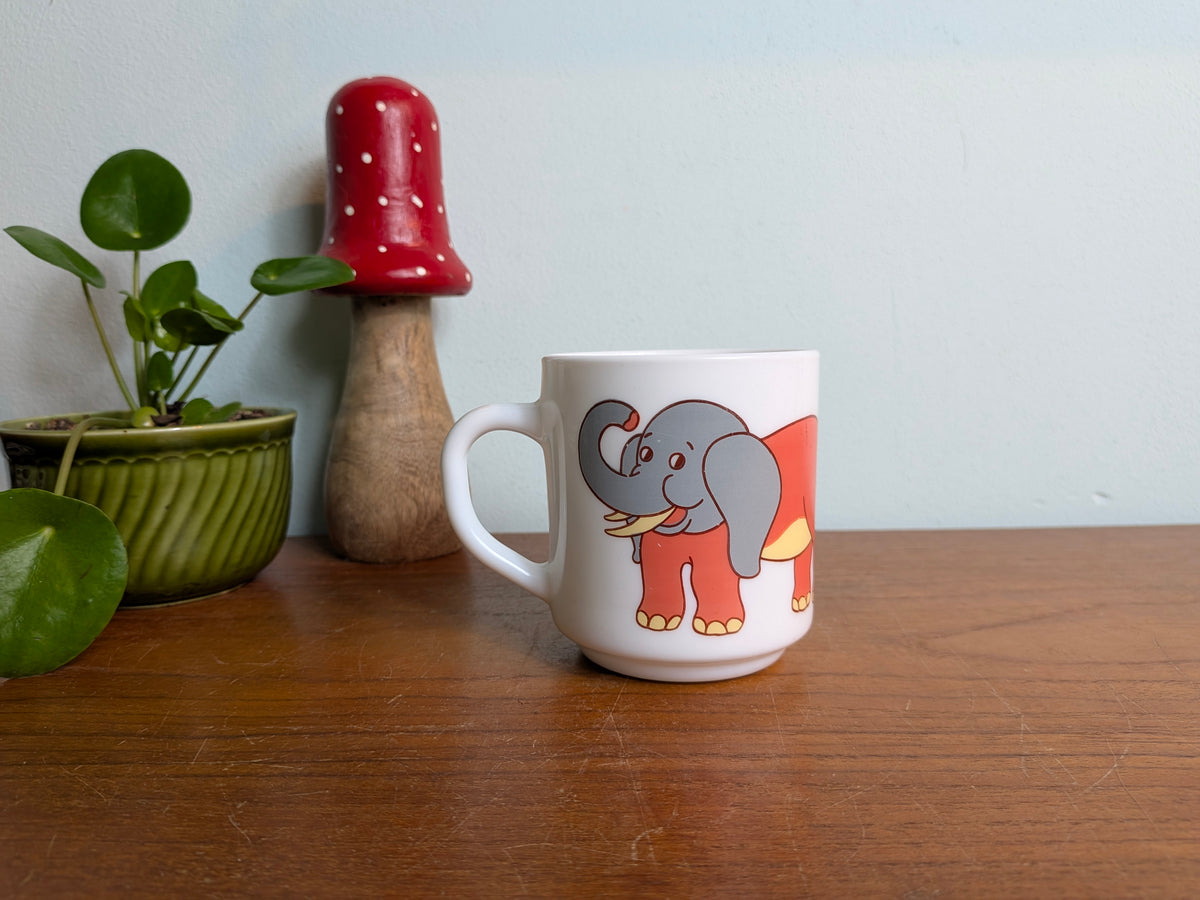 Kinderbeker Arcopal France met olifant