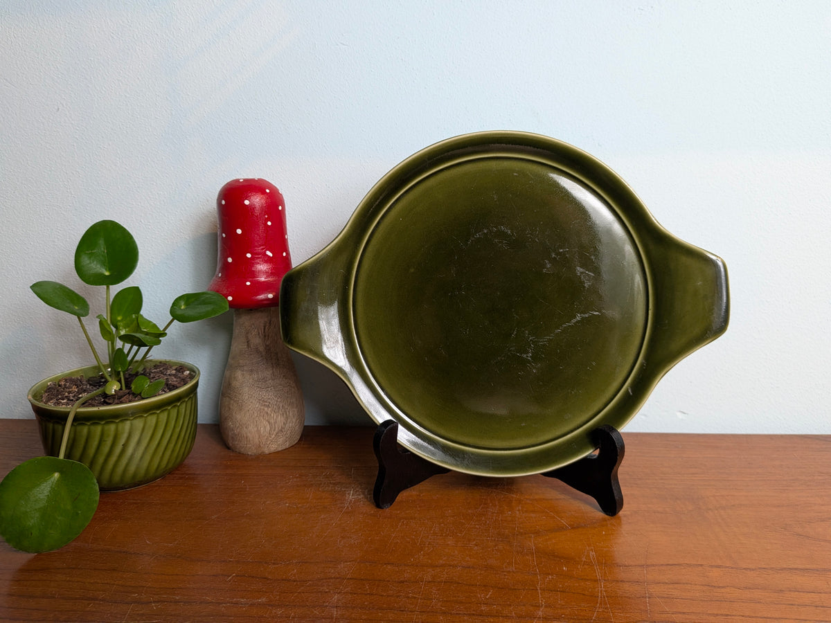 Groene keramische serveerschaal met oren