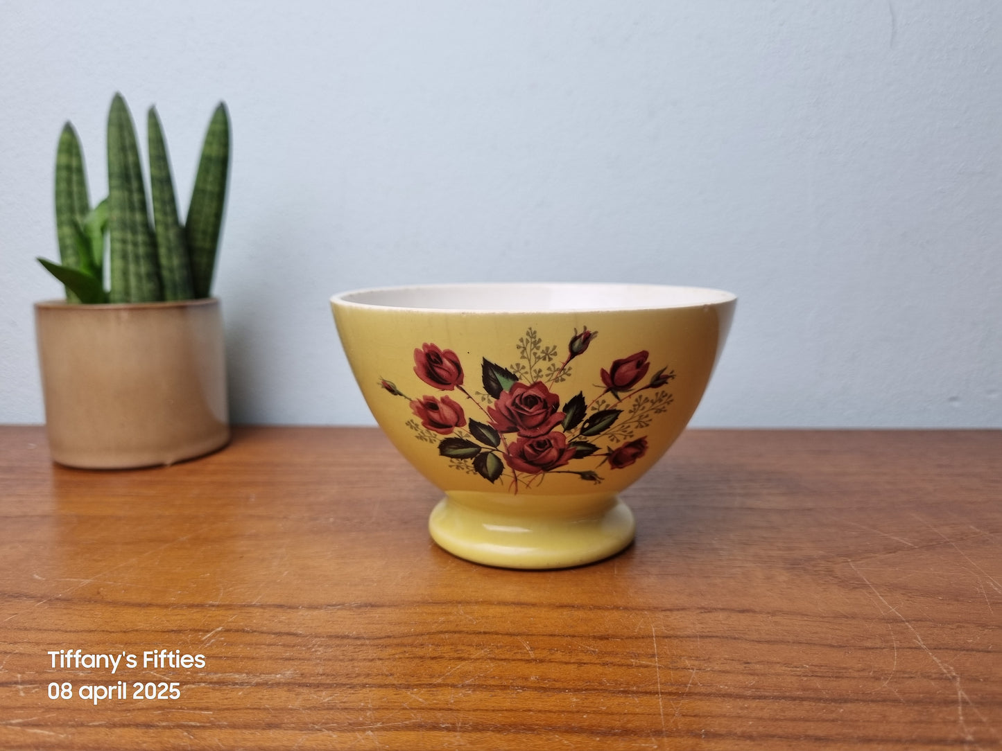 Gele spoelkom Boch met rozen