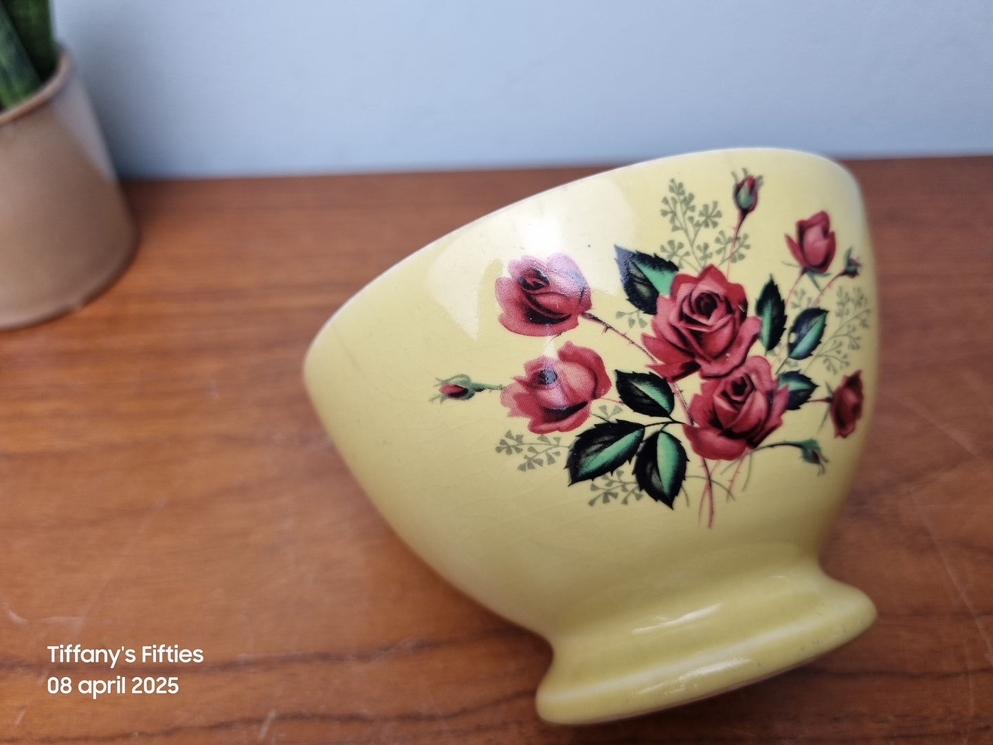 Gele spoelkom Boch met rozen