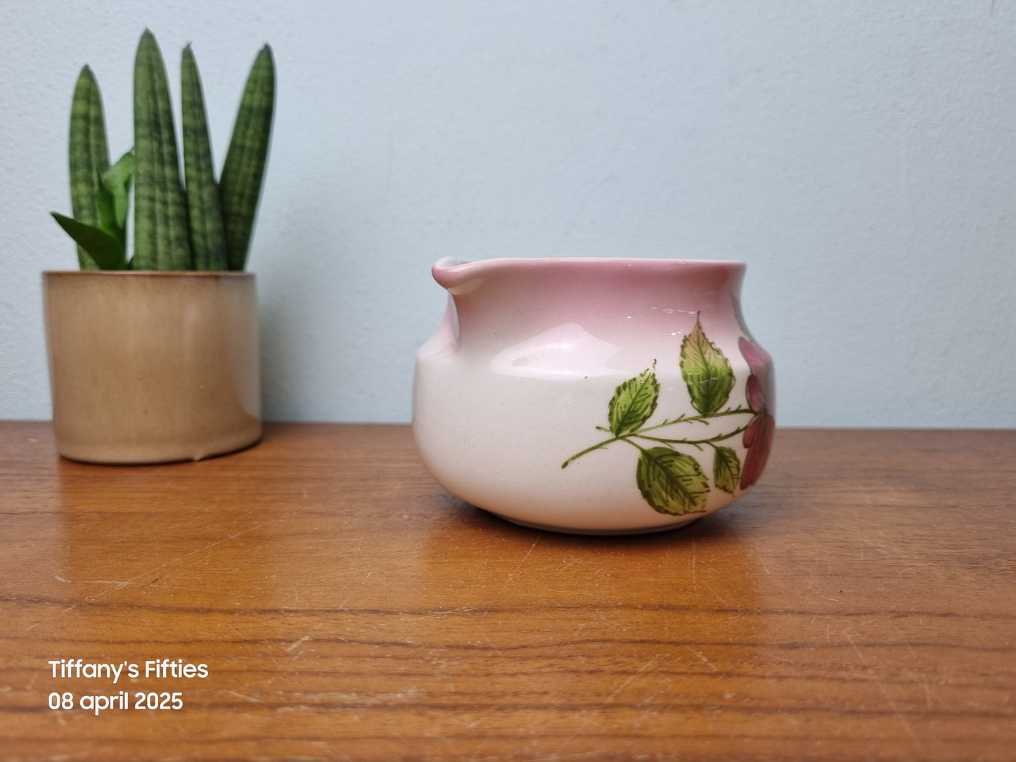 Melkkannetje Boch " Bercy" grote roos