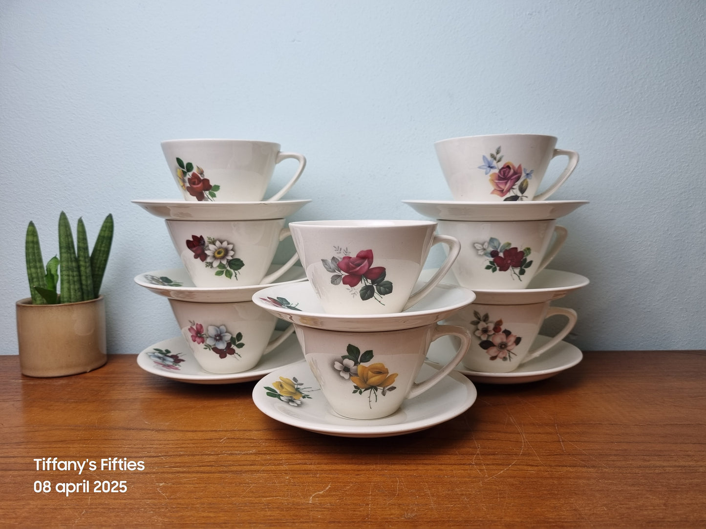 Kopje met schotel Boch " Miami" gebloemd