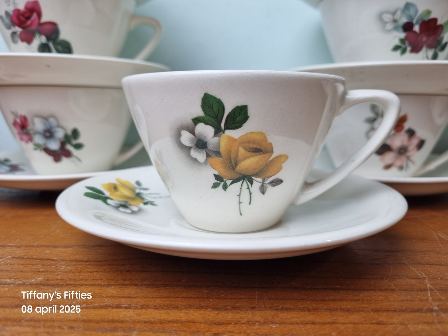 Kopje met schotel Boch " Miami" gebloemd