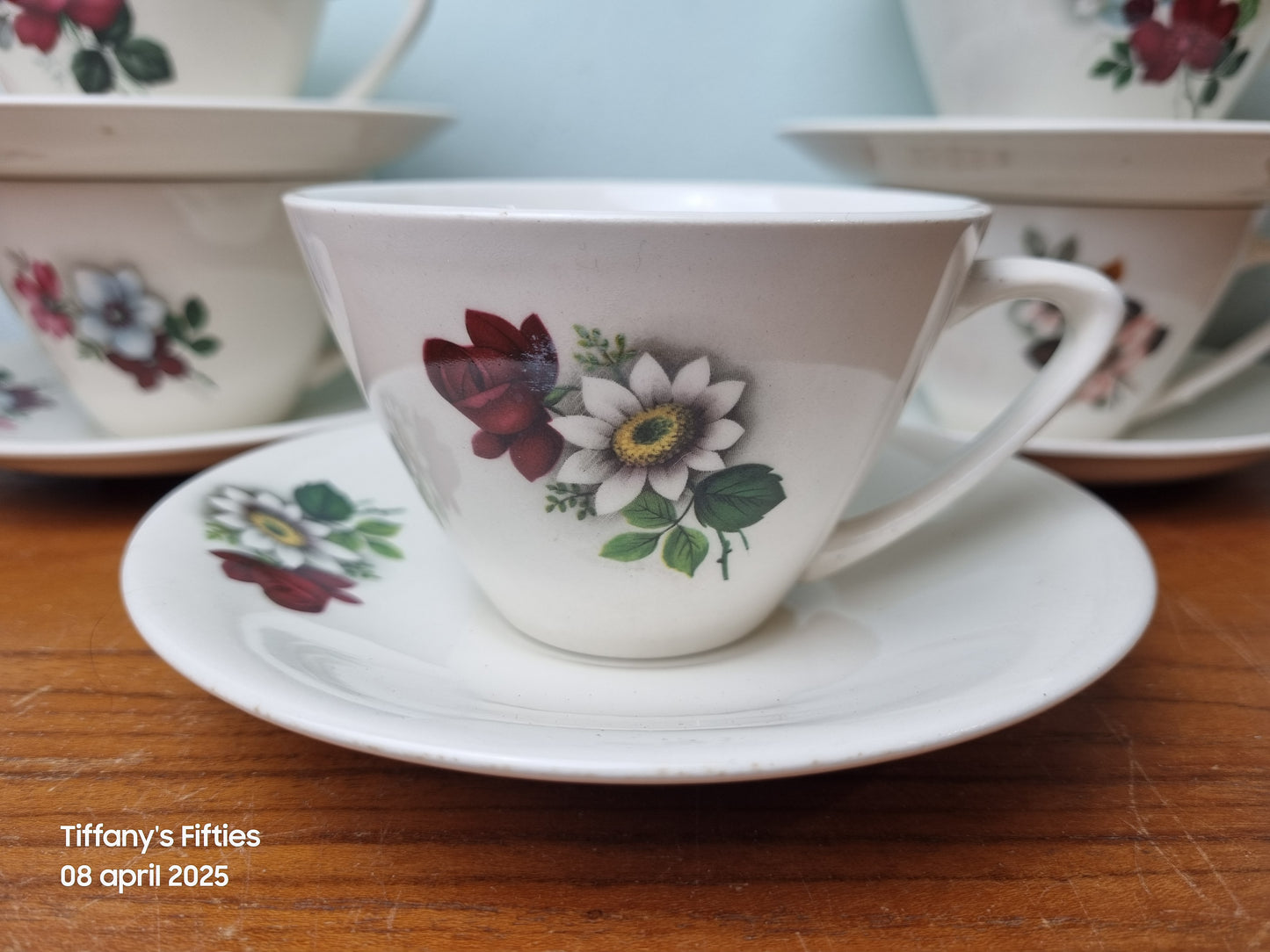 Kopje met schotel Boch " Miami" gebloemd