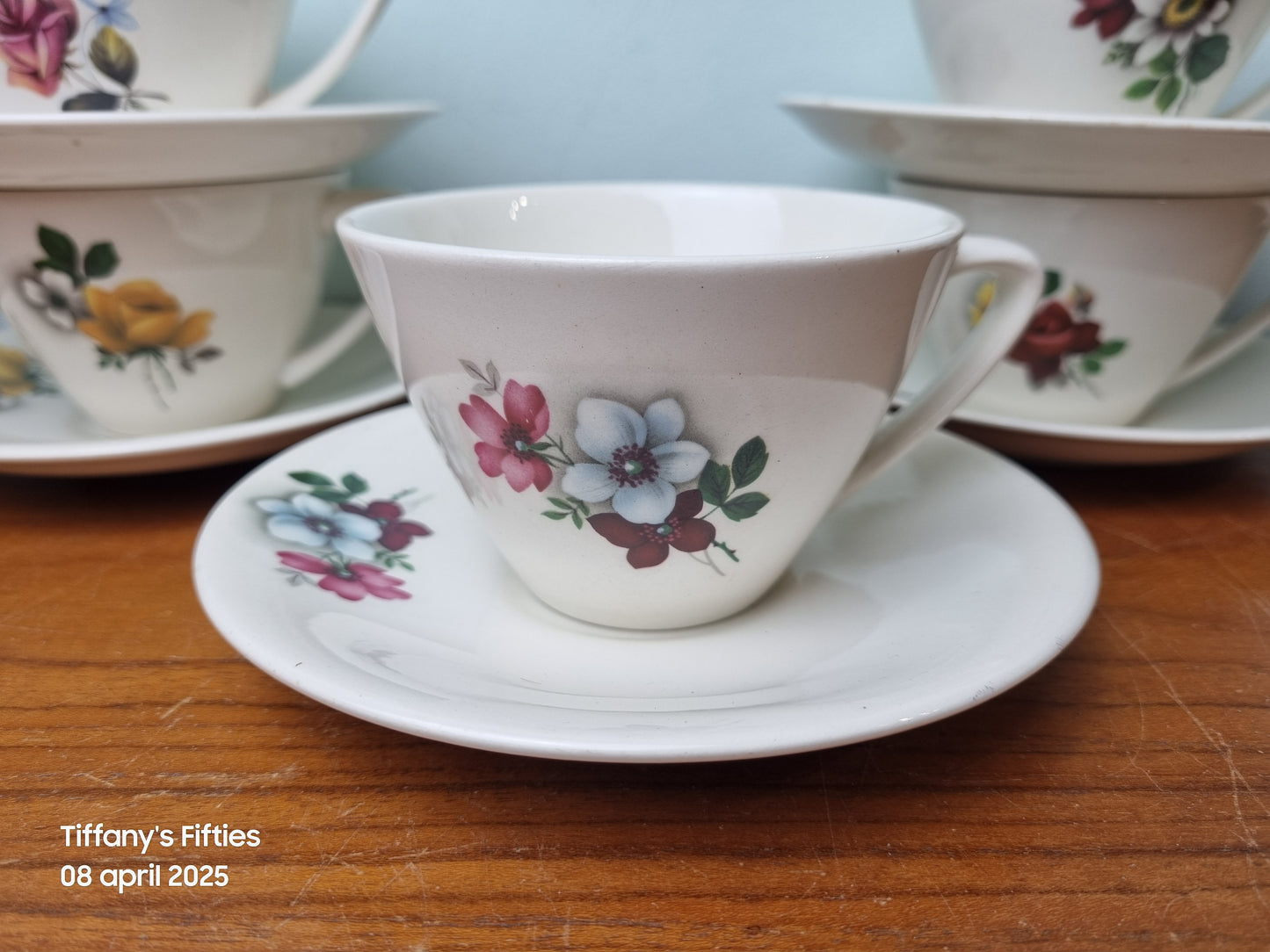 Kopje met schotel Boch " Miami" gebloemd