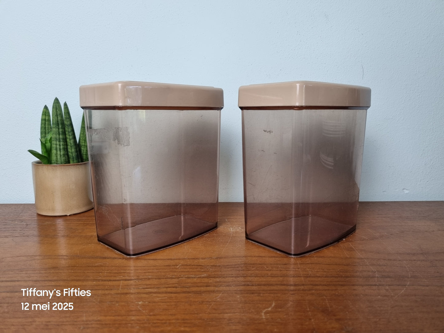 Set 2 vintage voorraadbussen – bruin met beige