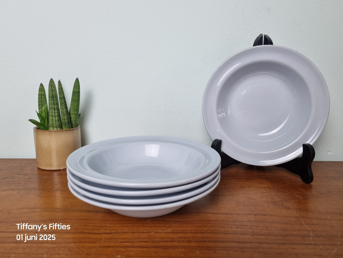 Schaaltjes Arabia Finland, lichtgrijs