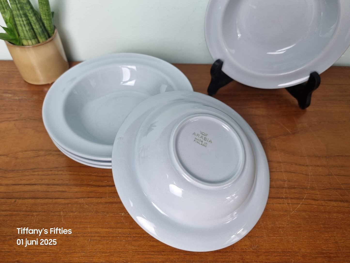 Schaaltjes Arabia Finland, lichtgrijs