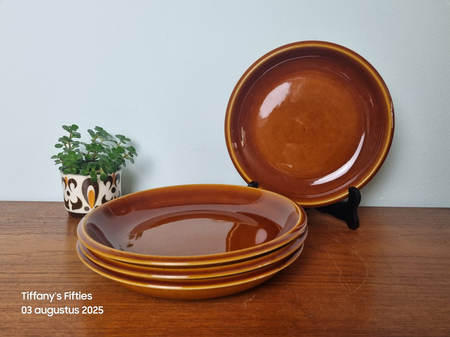 Diep bord Boch "Menuet" bruin