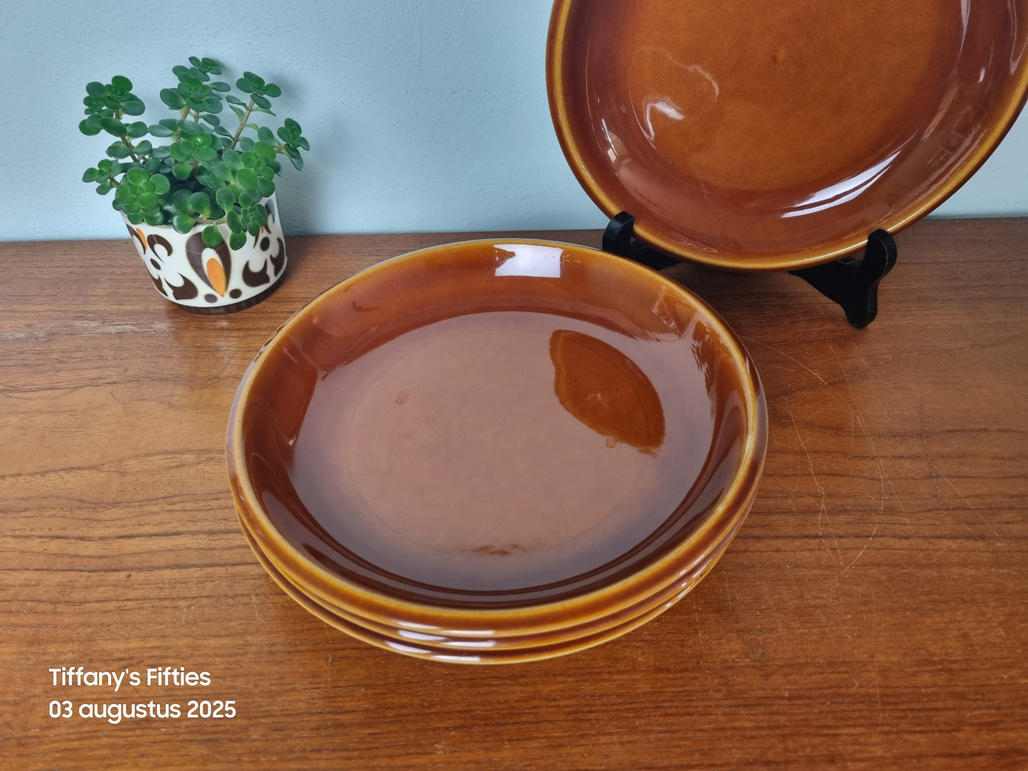 Diep bord Boch "Menuet" bruin