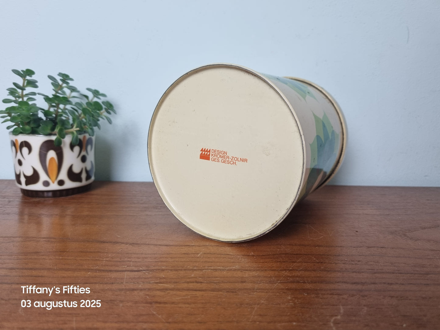 Retro voorraadblik groen bloemenmotief