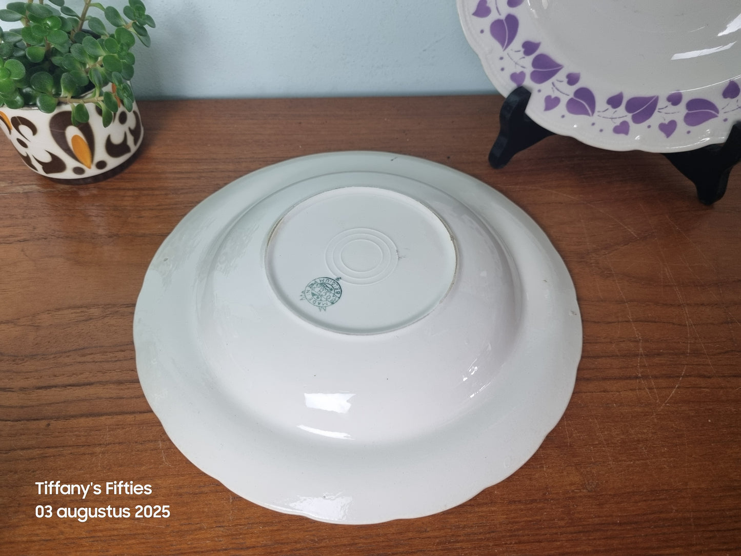 Diep bord Boch "Festival" hartenblaadjes lila