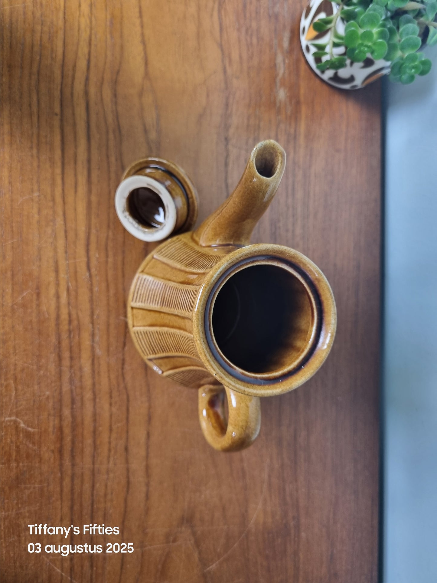 Retro keramische koffiepot mosterdbruin