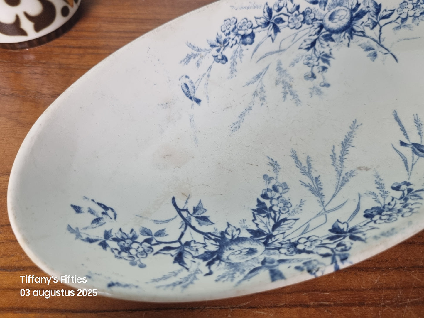 Ovaal schaaltje blauwe bloemen en vogel