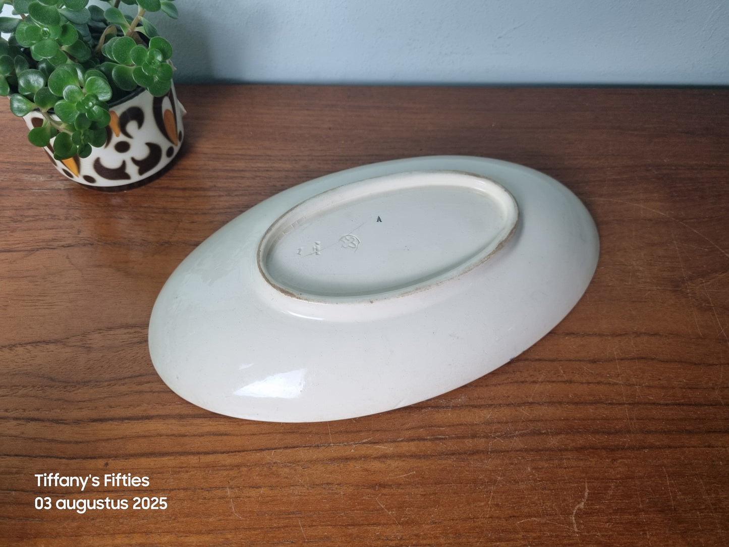 Ovaal schaaltje blauwe bloemen en vogel