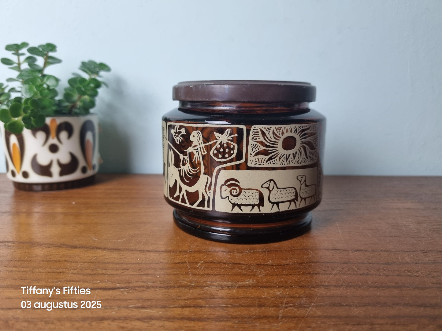 Glazen potje met Egyptische taferelen