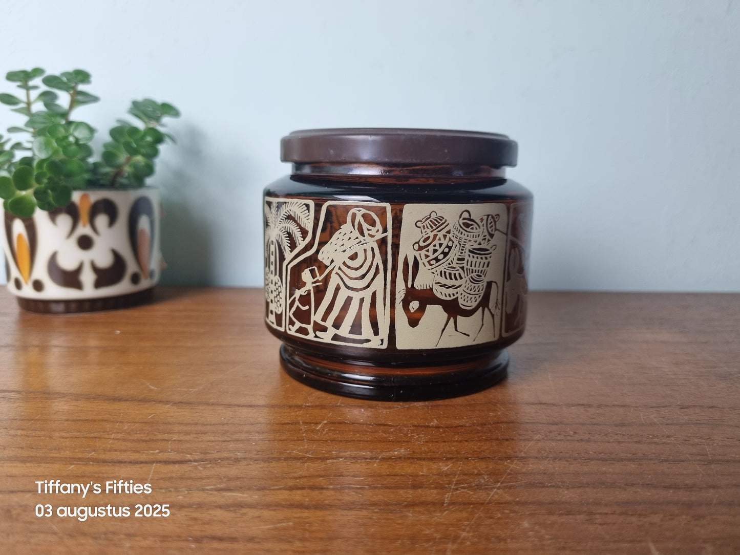 Glazen potje met Egyptische taferelen