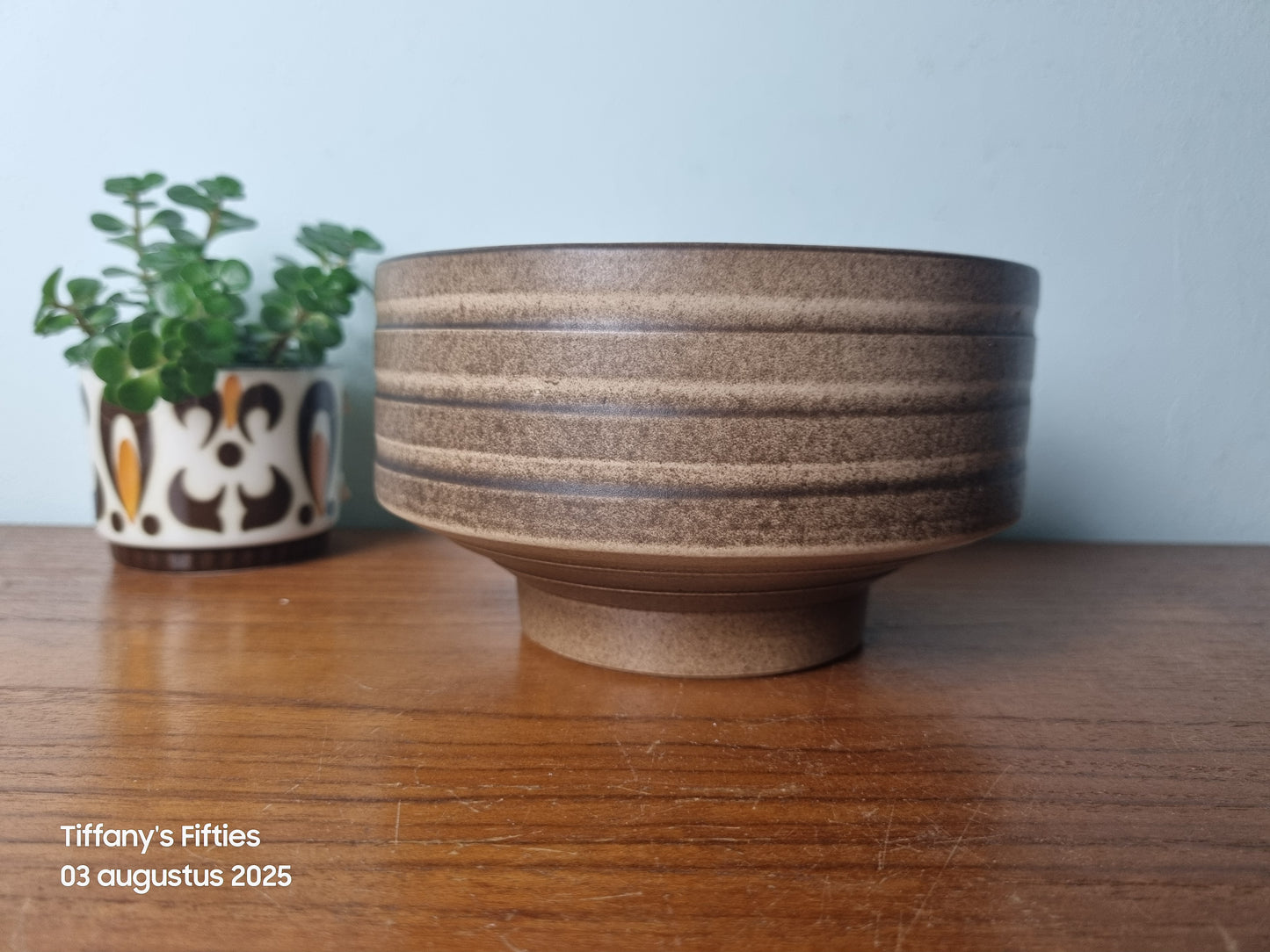 Vintagen plantenpot bruin met lijnen