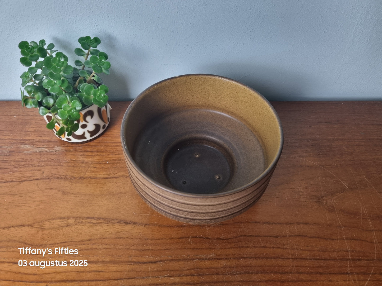 Vintagen plantenpot bruin met lijnen