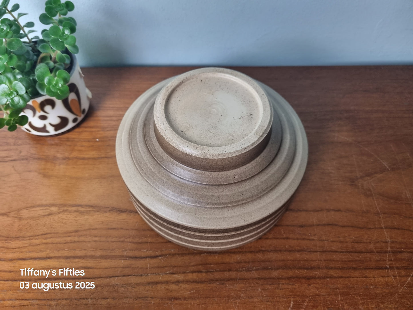 Vintagen plantenpot bruin met lijnen