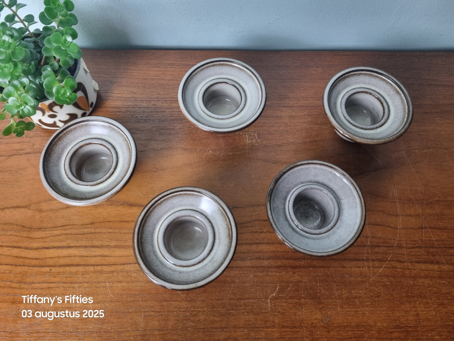 Eierdopje Huizen Holland grijs