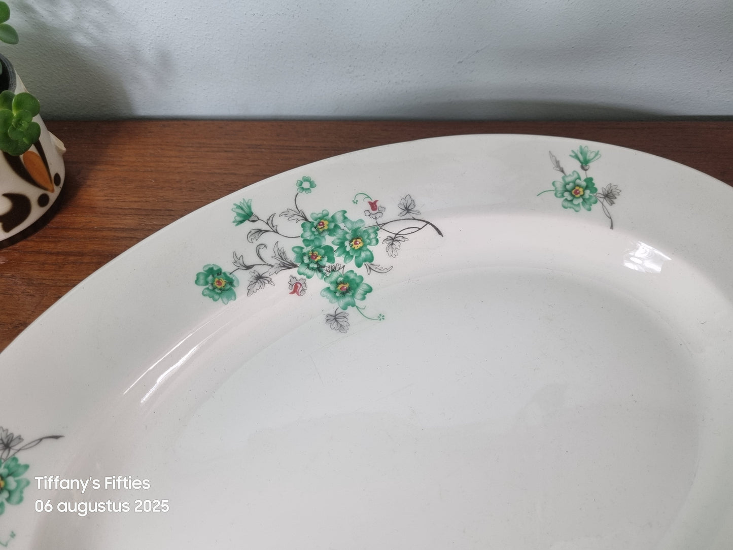 Ovale schaal P. Regout groene bloemen