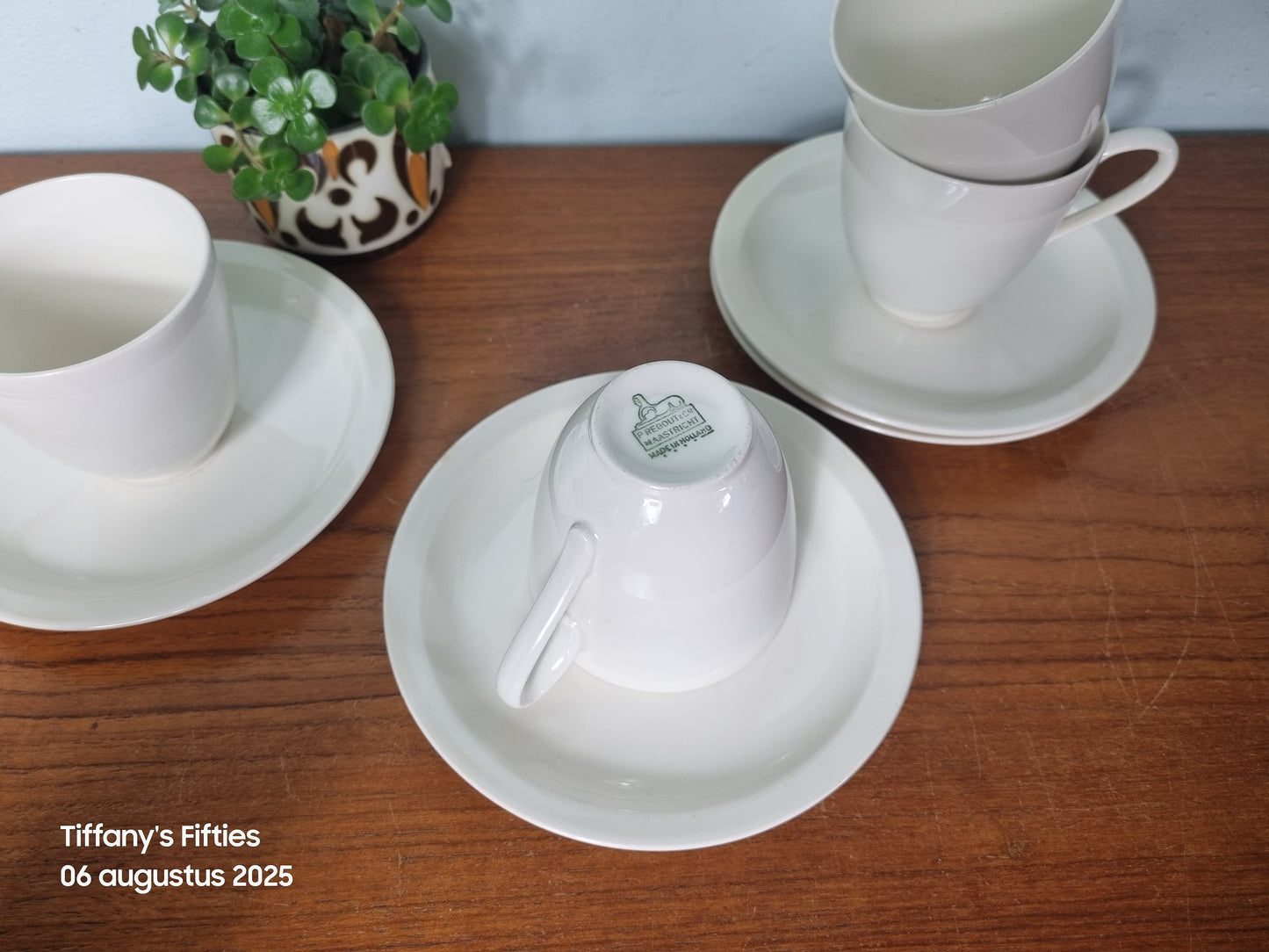 Kopje-en-schotel P. Regout crèmewit