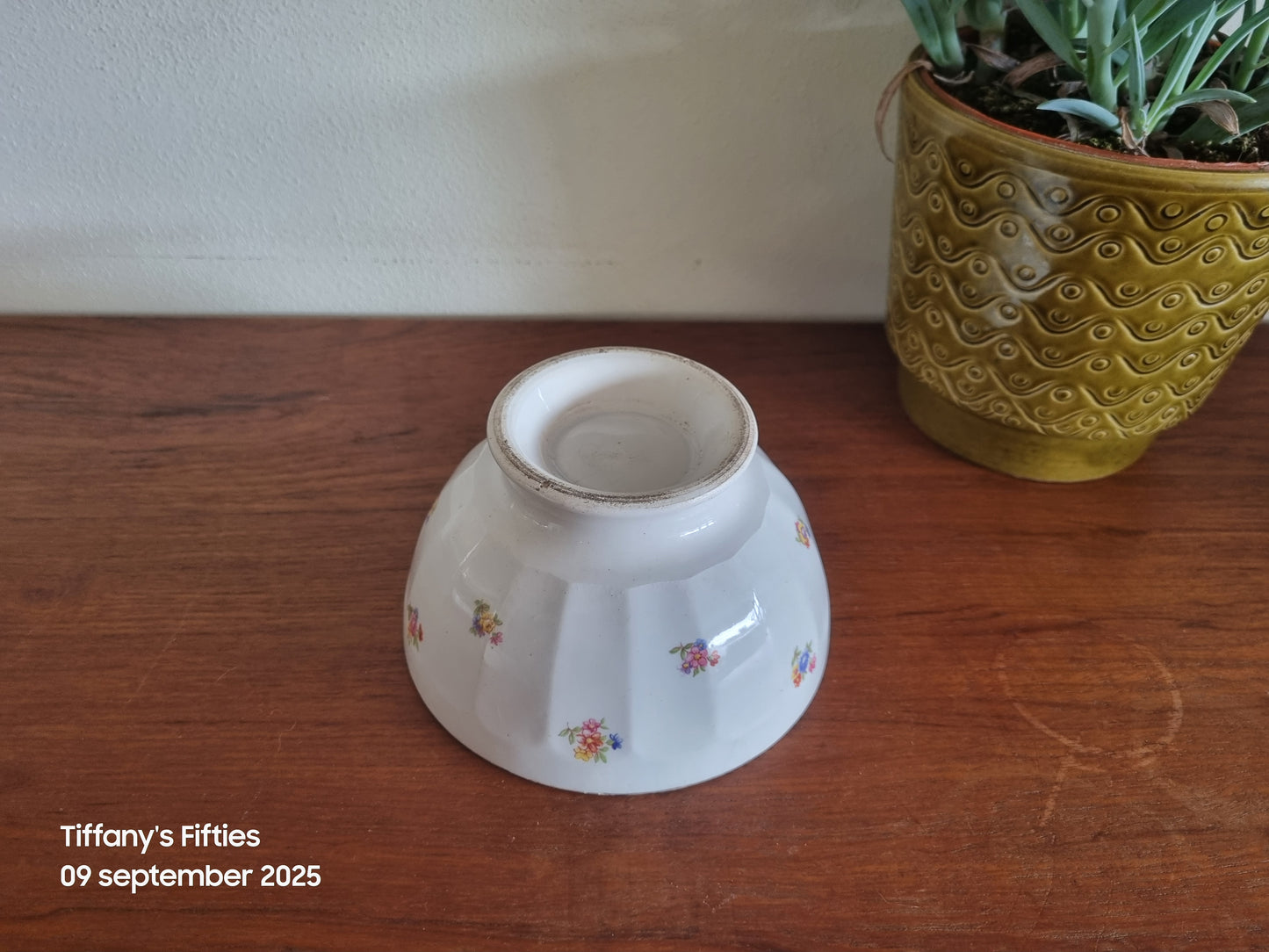 Grote facet spoelkom bloemetjes