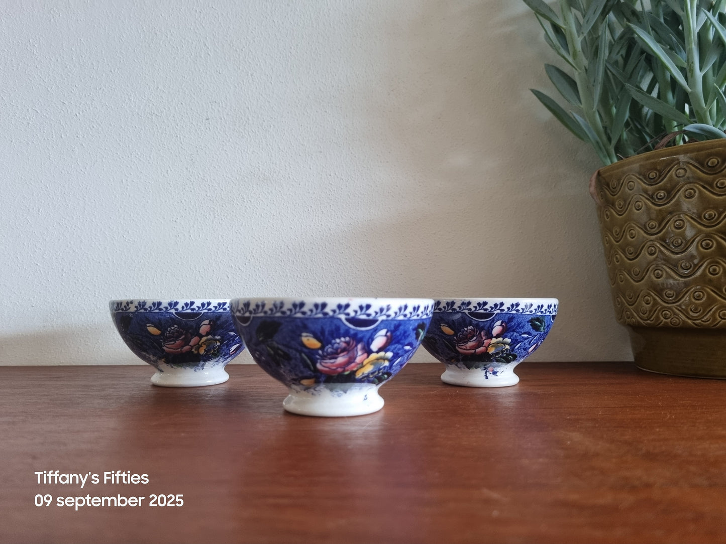 Spoelkommetje Sarreguemines blauw decor met bloemen