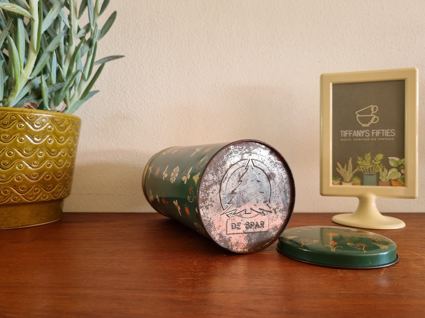 Vintage beschuitbus groen met bloemen en vlinders