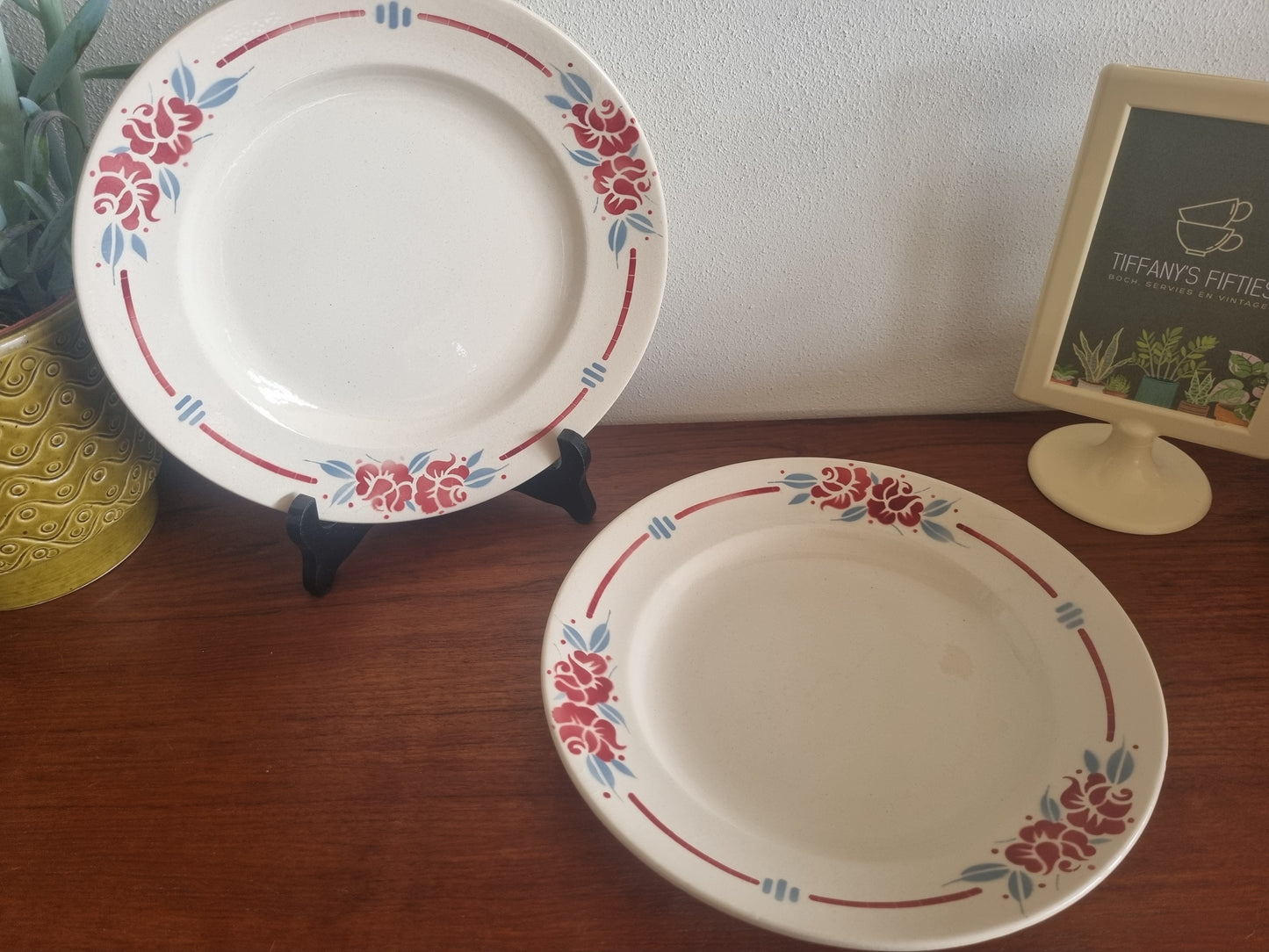 Dinerbord Boch rood-en-blauwe bloemen