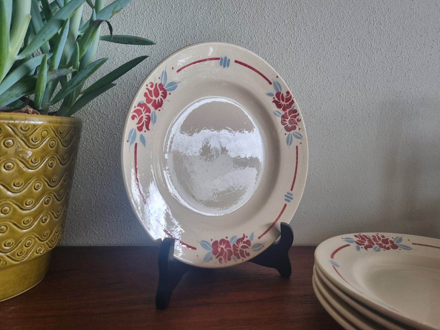 Ontbijtbord Boch rood-en-blauwe bloemen