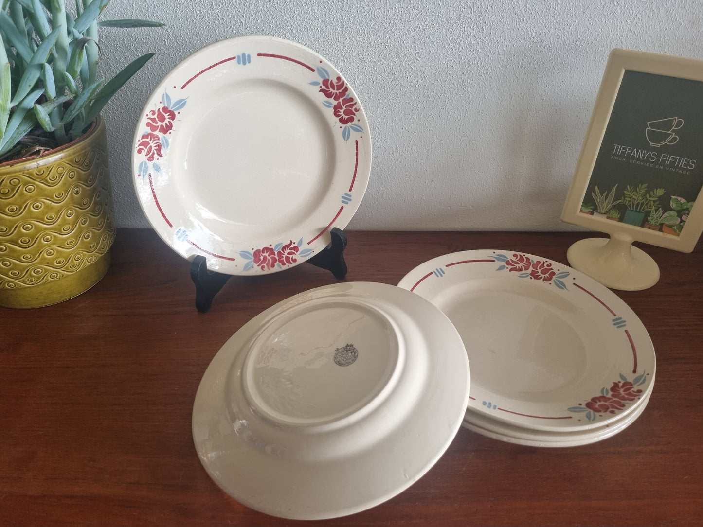 Ontbijtbord Boch rood-en-blauwe bloemen