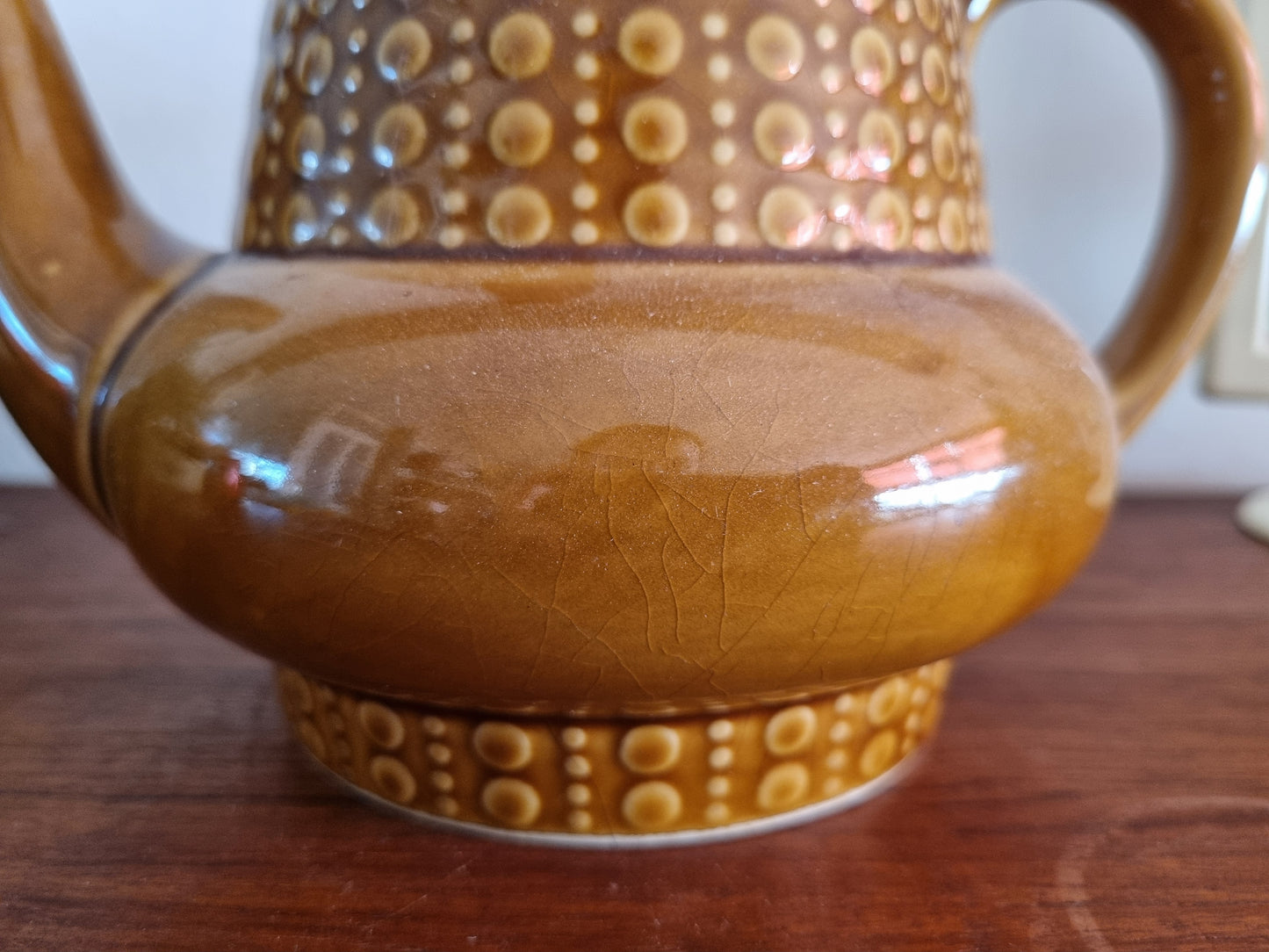 Theepot Tulowice karamel met relief stippen