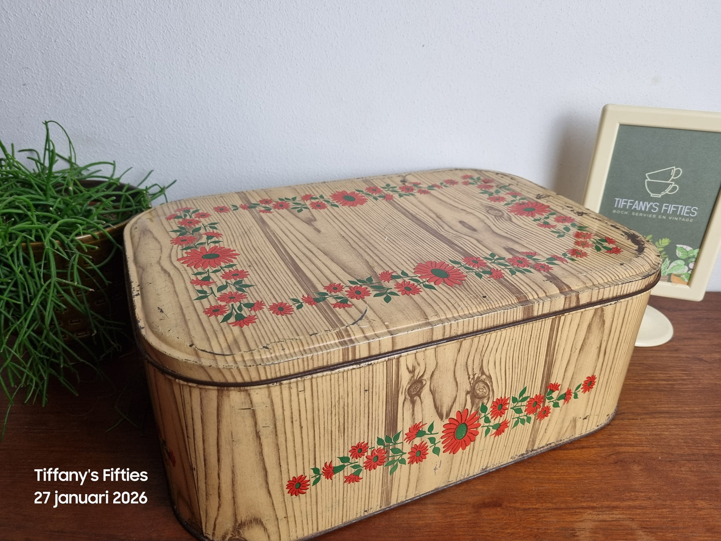 Groot blik Cote d'Or rode bloemen