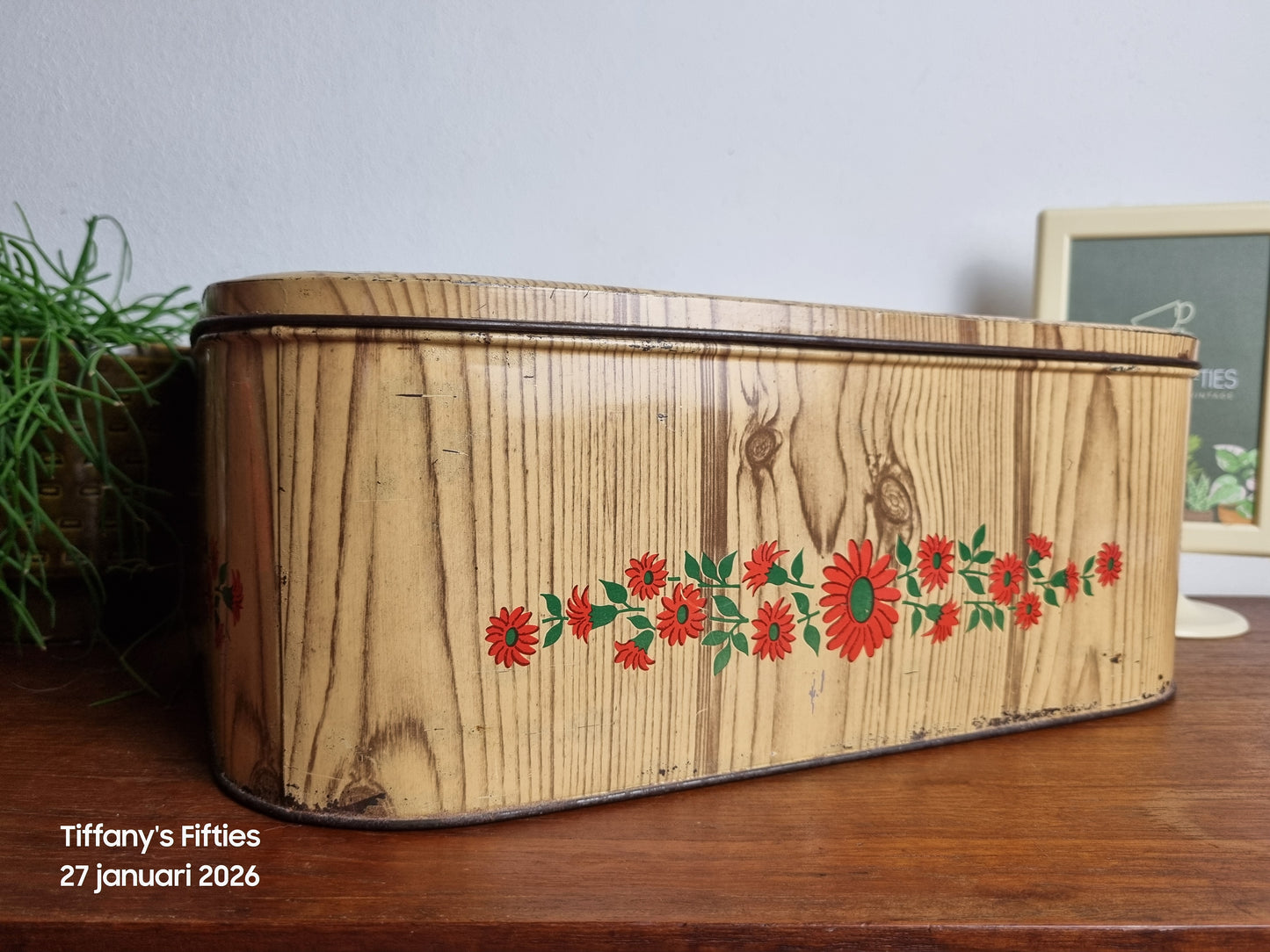 Groot blik Cote d'Or rode bloemen