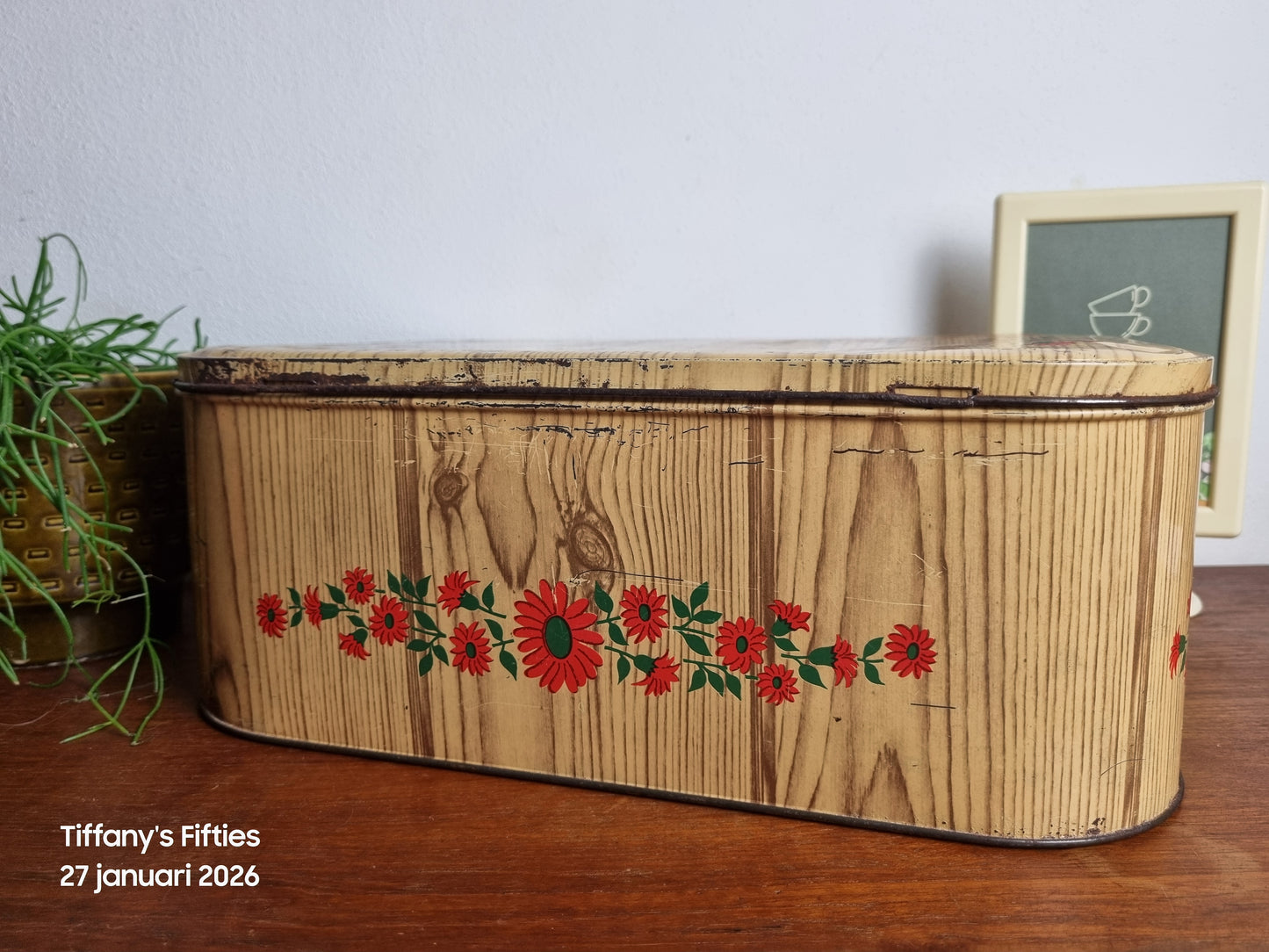 Groot blik Cote d'Or rode bloemen