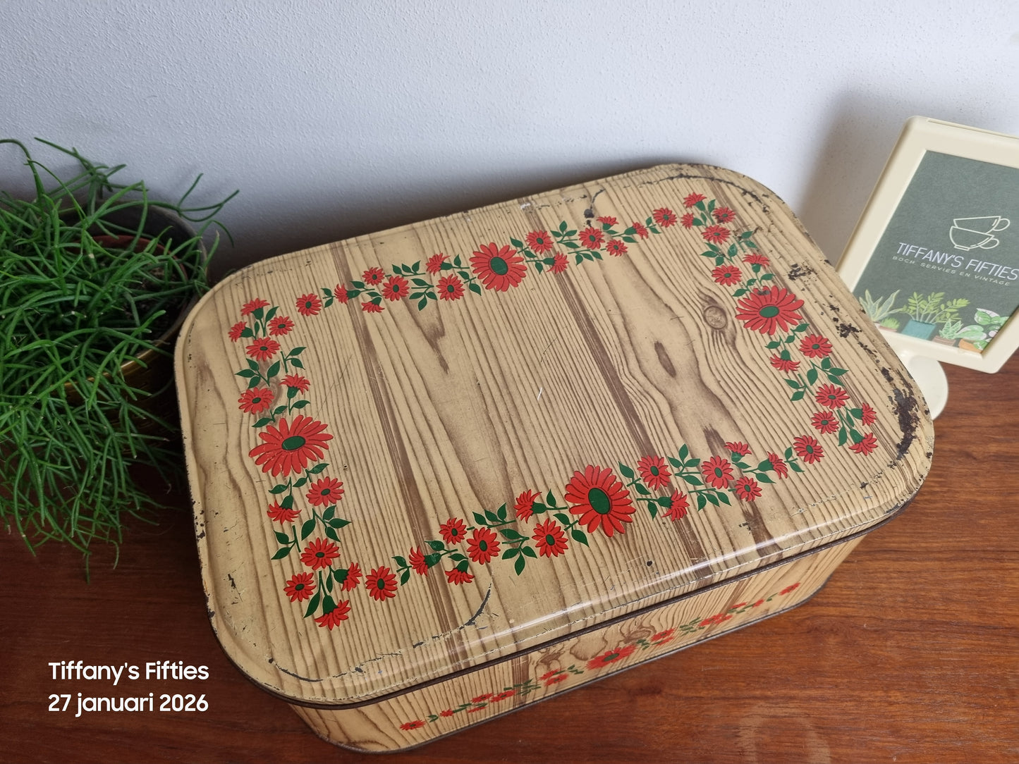 Groot blik Cote d'Or rode bloemen