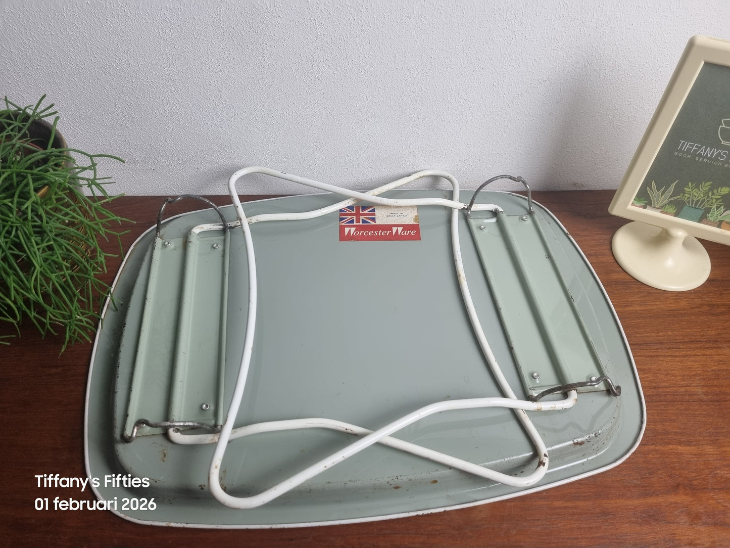Metalen vintage dienblad op pootjes