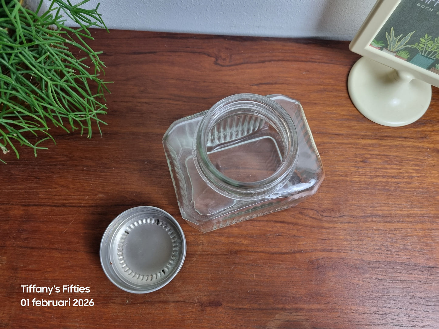 Voorraadpot geribbeld glas, metalen deksel